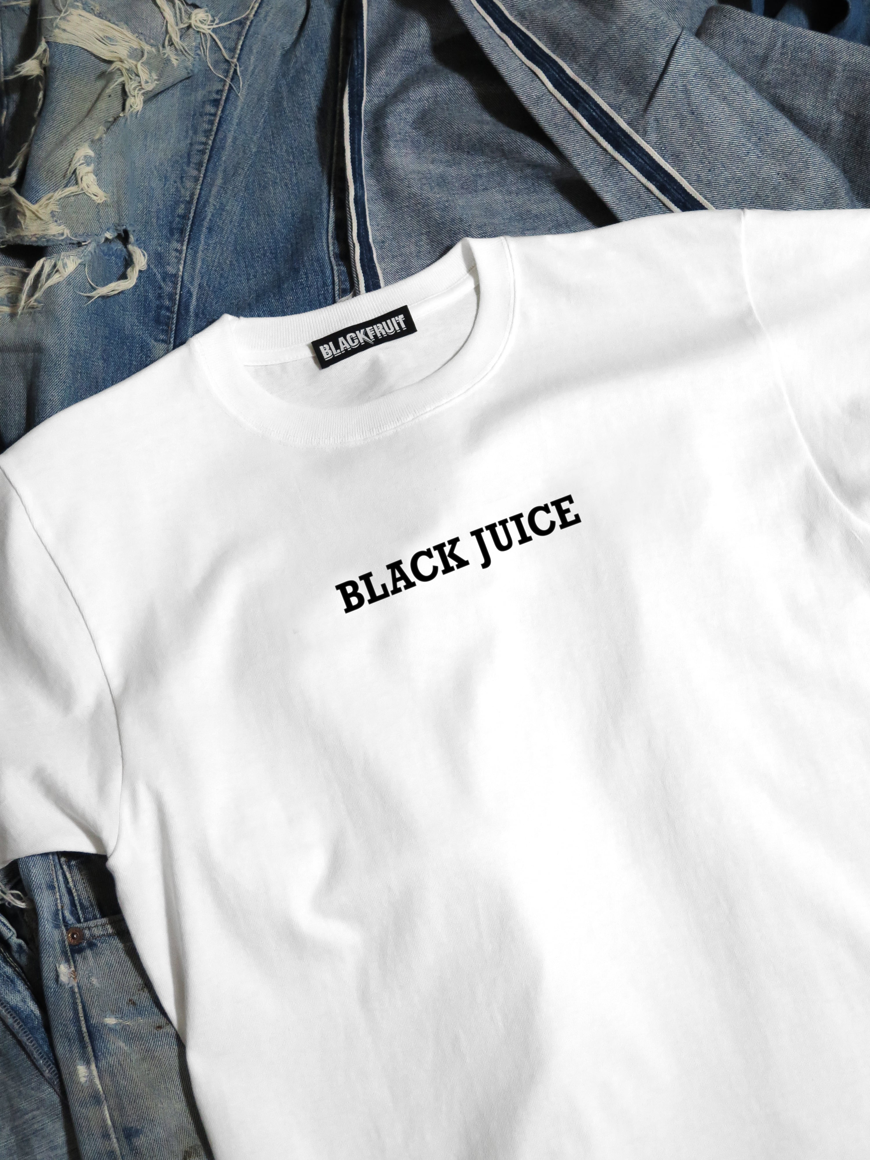 “BLACK JUICE” PRINTED WHITE TEE【離島配送不可】