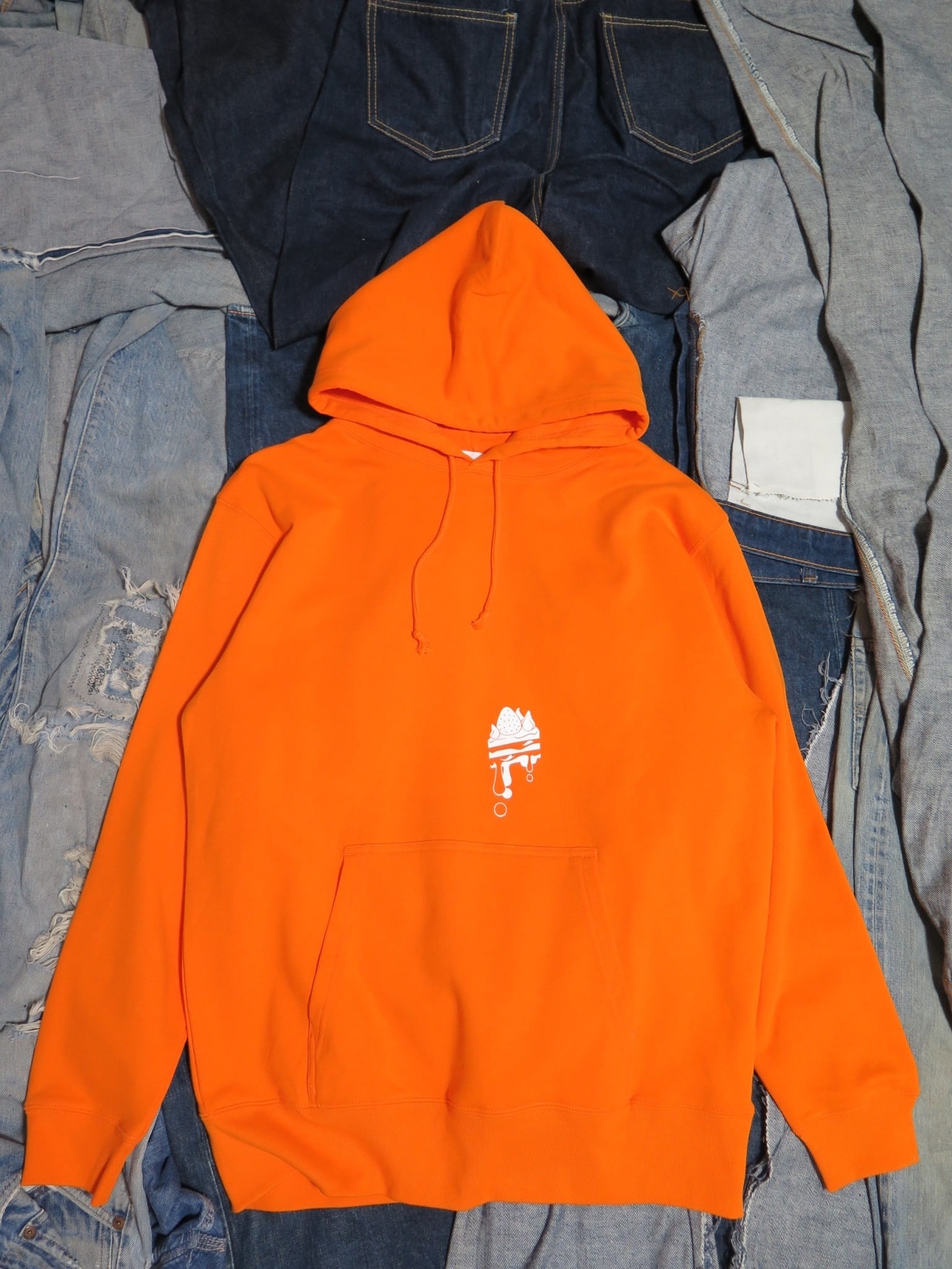 DRIP STRAWBERRY SPONGE CAKE PRINTED HOODED SWEATSHIRT【離島配送不可】