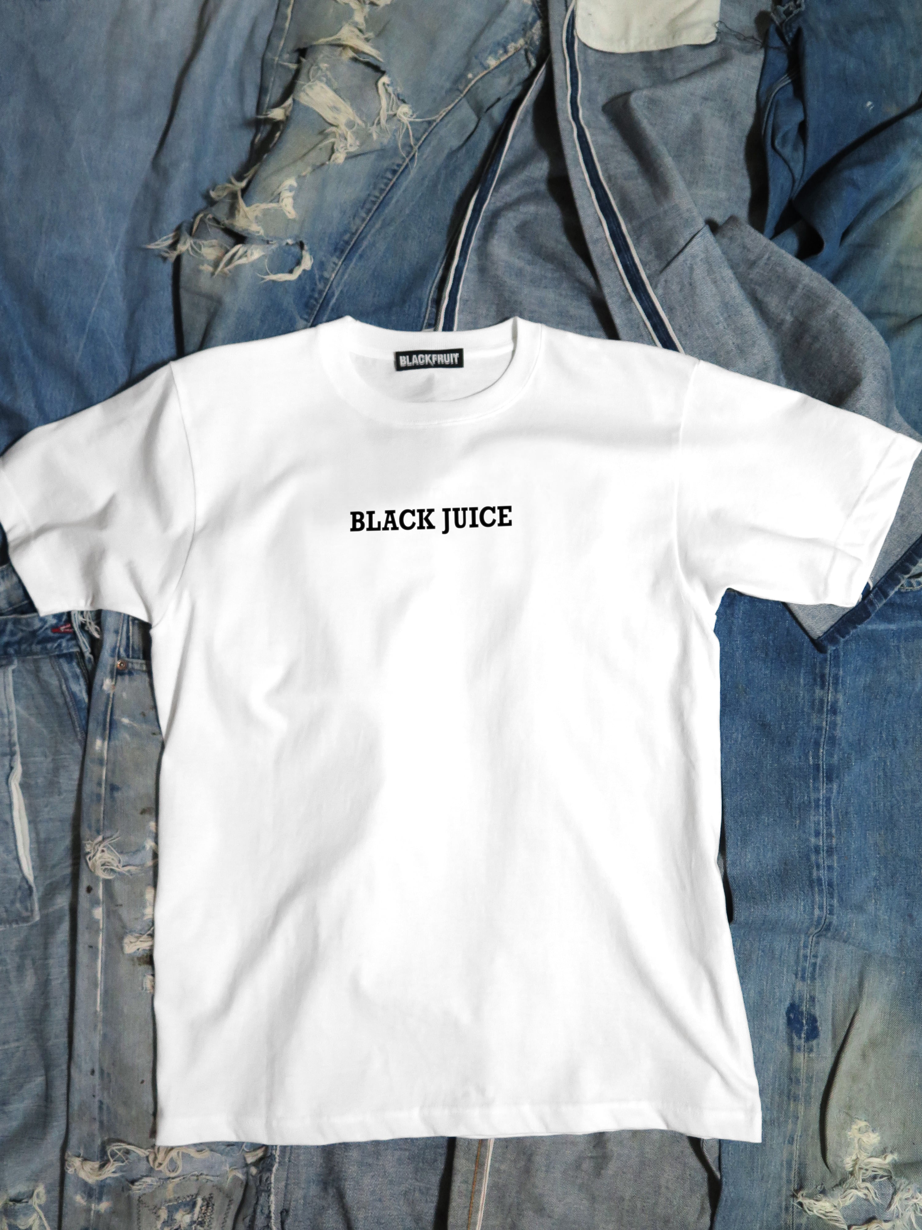 “BLACK JUICE” PRINTED WHITE TEE【離島配送不可】