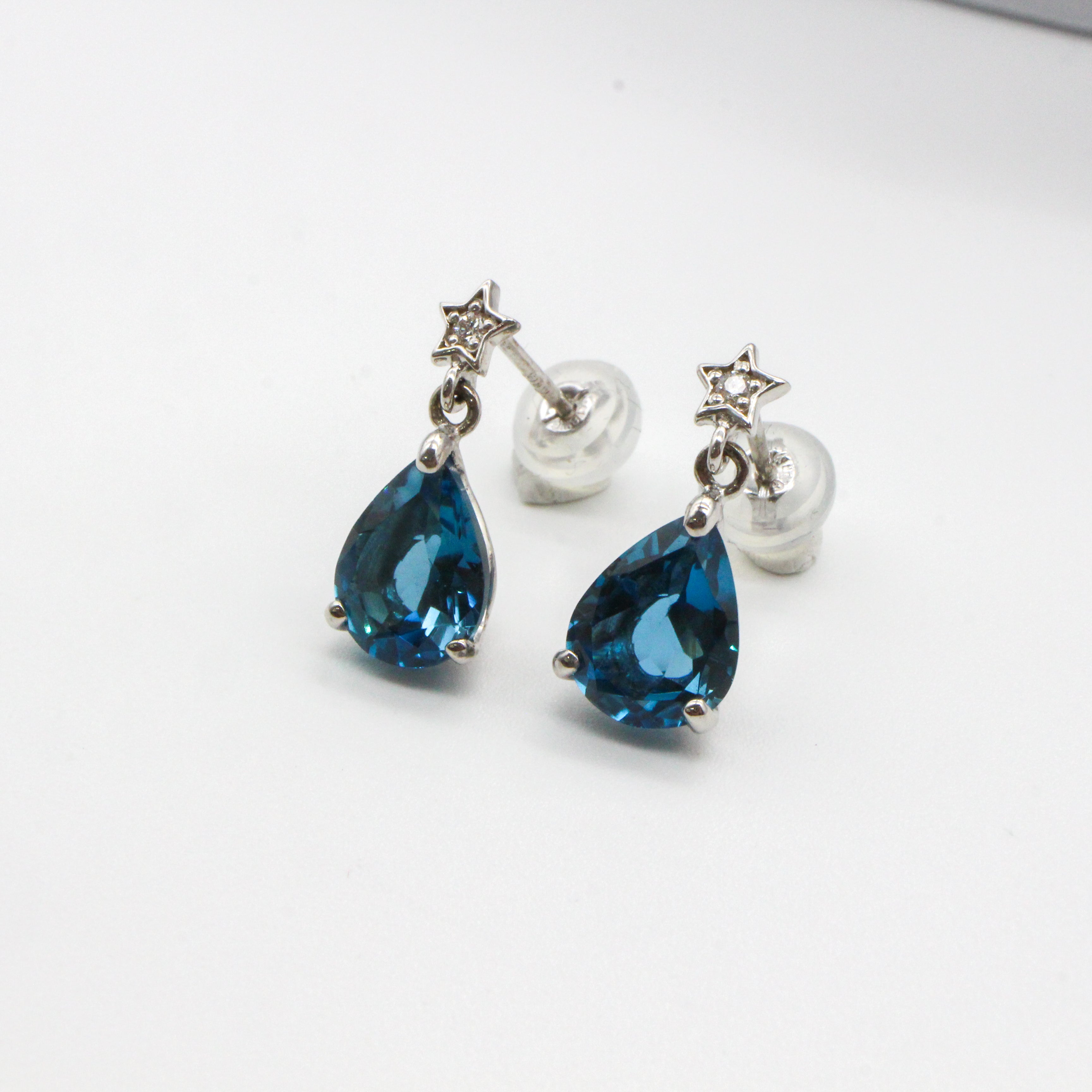 av-0023【K18WG】ピアス【離島配送不可】