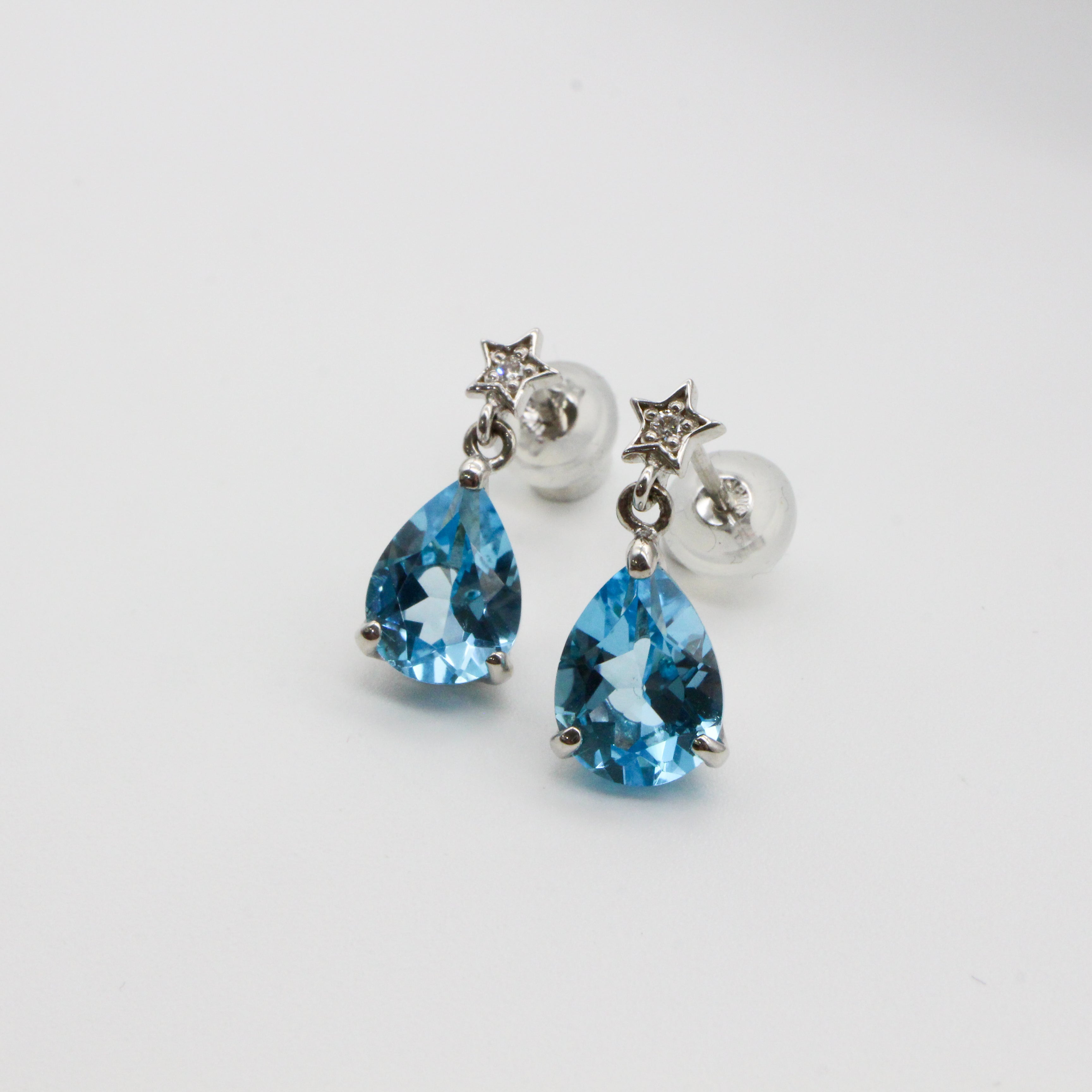 av-0025【K18WG】ピアス【離島配送不可】