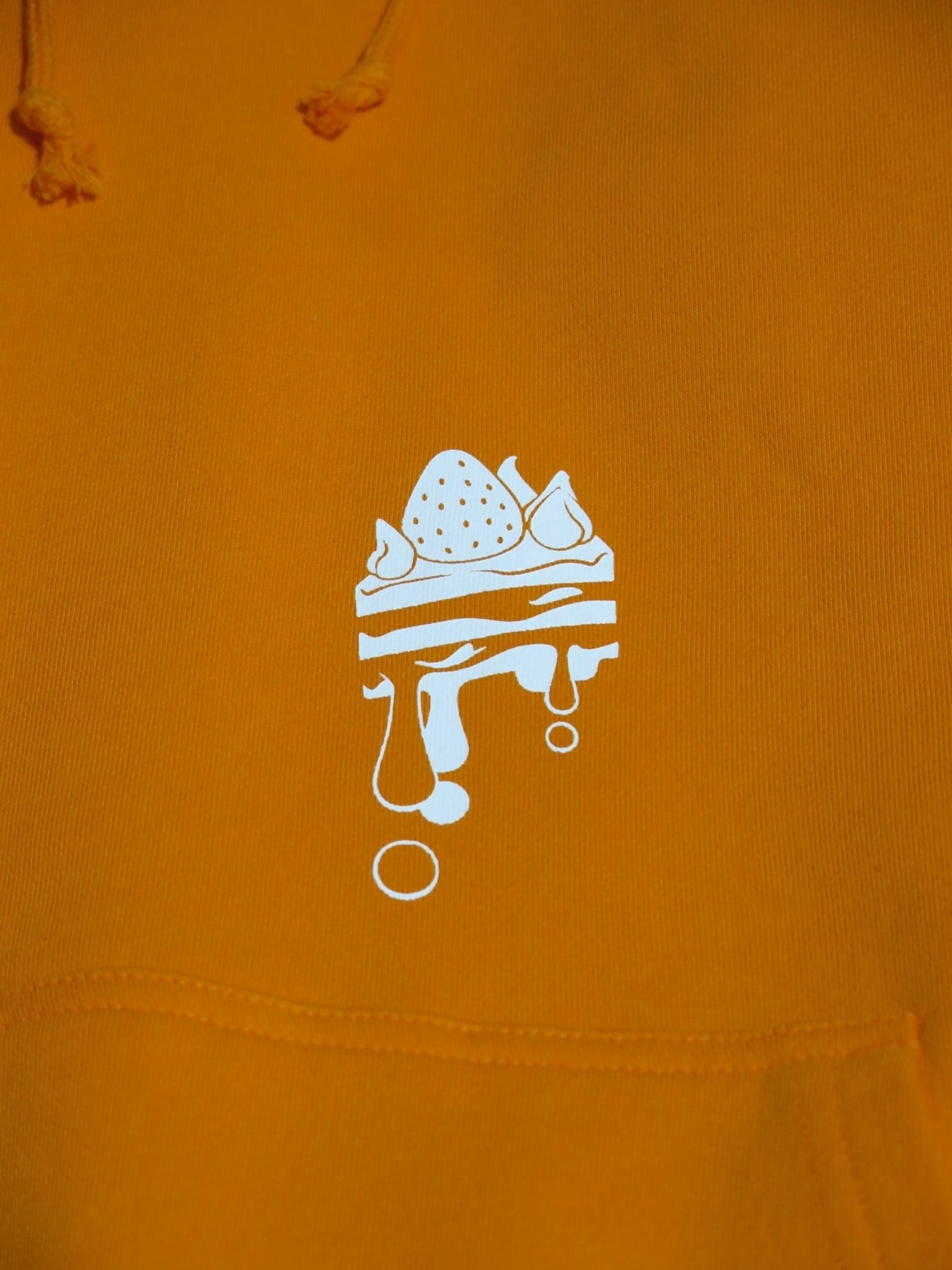 DRIP STRAWBERRY SPONGE CAKE PRINTED HOODED SWEATSHIRT【離島配送不可】