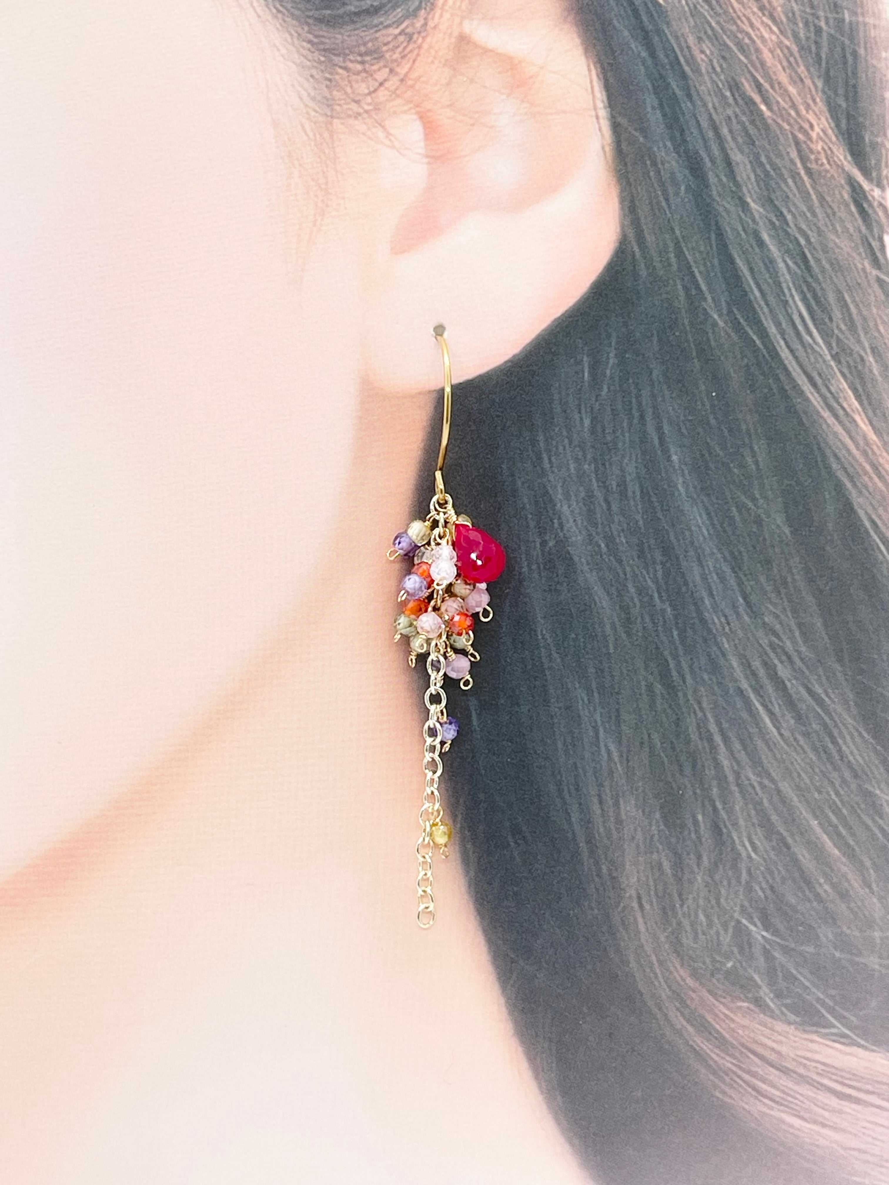 ヒューチャーピンクカルセドニーカラフルジルコンピアス
