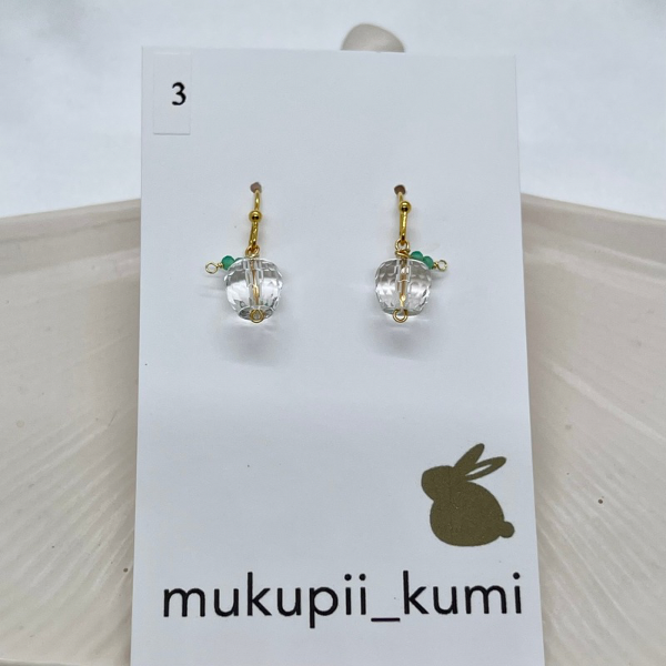 クリスタルアップルのピアス(イヤリング可)